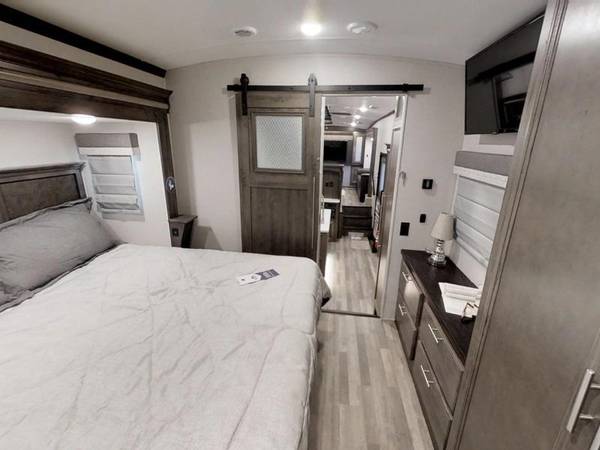 Best Front Living Room 5th Wheel Campers – RV Expertise