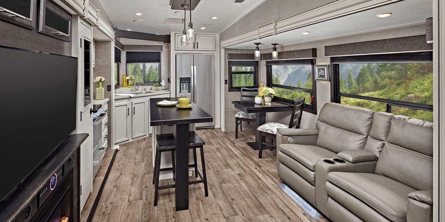 Best Fifth Wheel Manufacturers