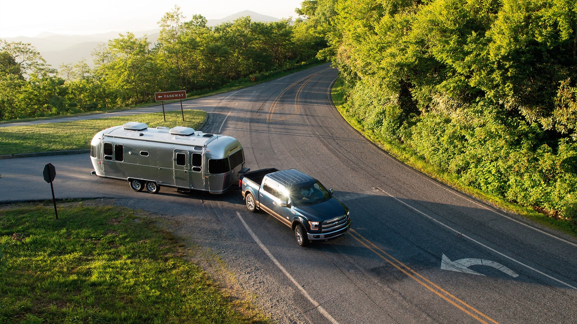 5th Wheel vs Travel Trailer - Which One is Right for You?
