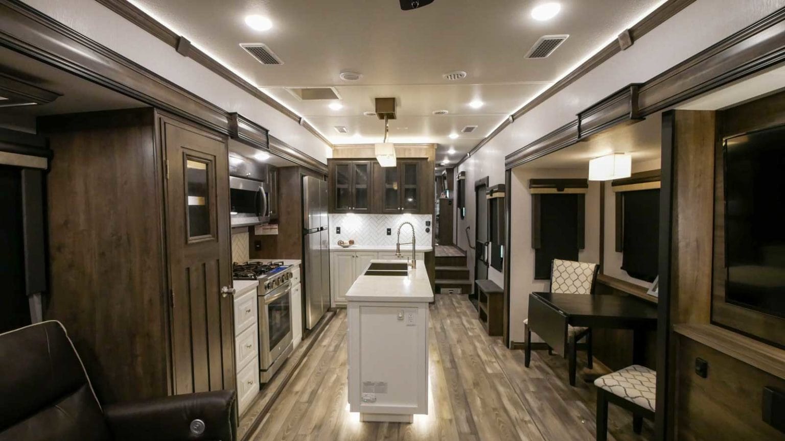 Best Fifth Wheel Manufacturers