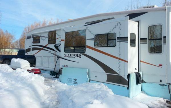 how to live in your rv in the winter